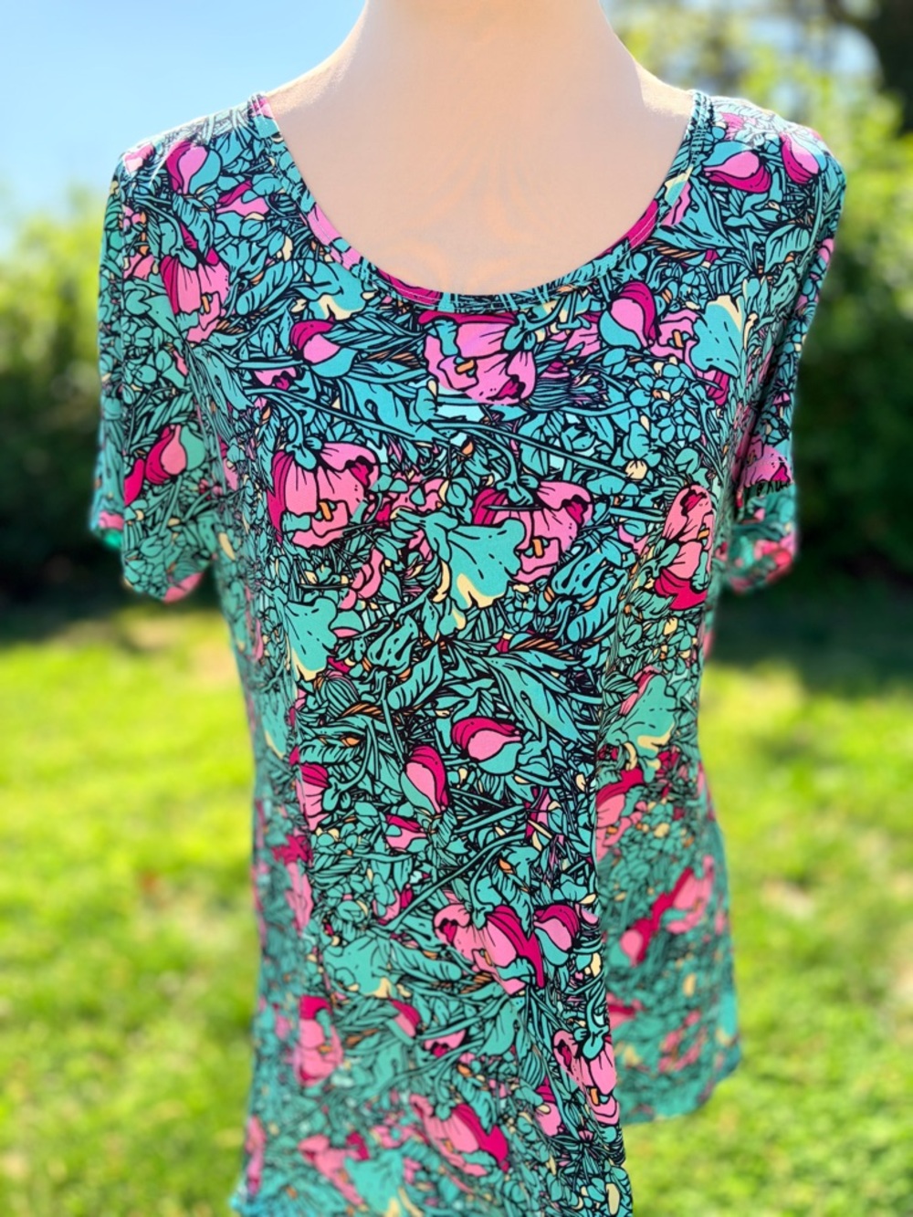 LuLaRoe MED. Floral Scoop Neck Short Sleeve Tee Top Shirt women turquoise/pink - Picture 2 of 5